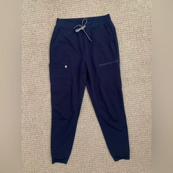 Fabletics Jogger Set - Picture 5 of 6